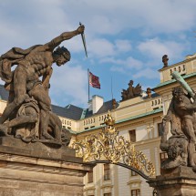 Fighting men on the gate of the castle